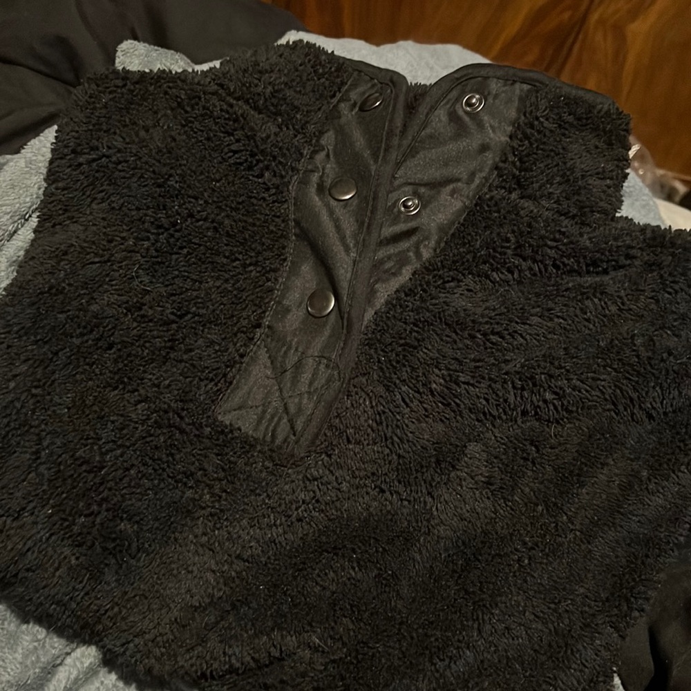 Wall flower black fleece pullover